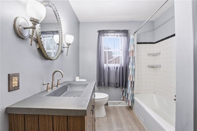 745 Robertson Road, Hermitage, PA 16148