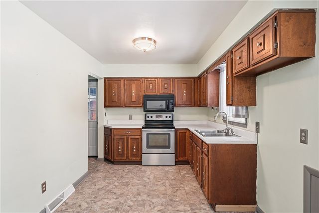 745 Robertson Road, Hermitage, PA 16148