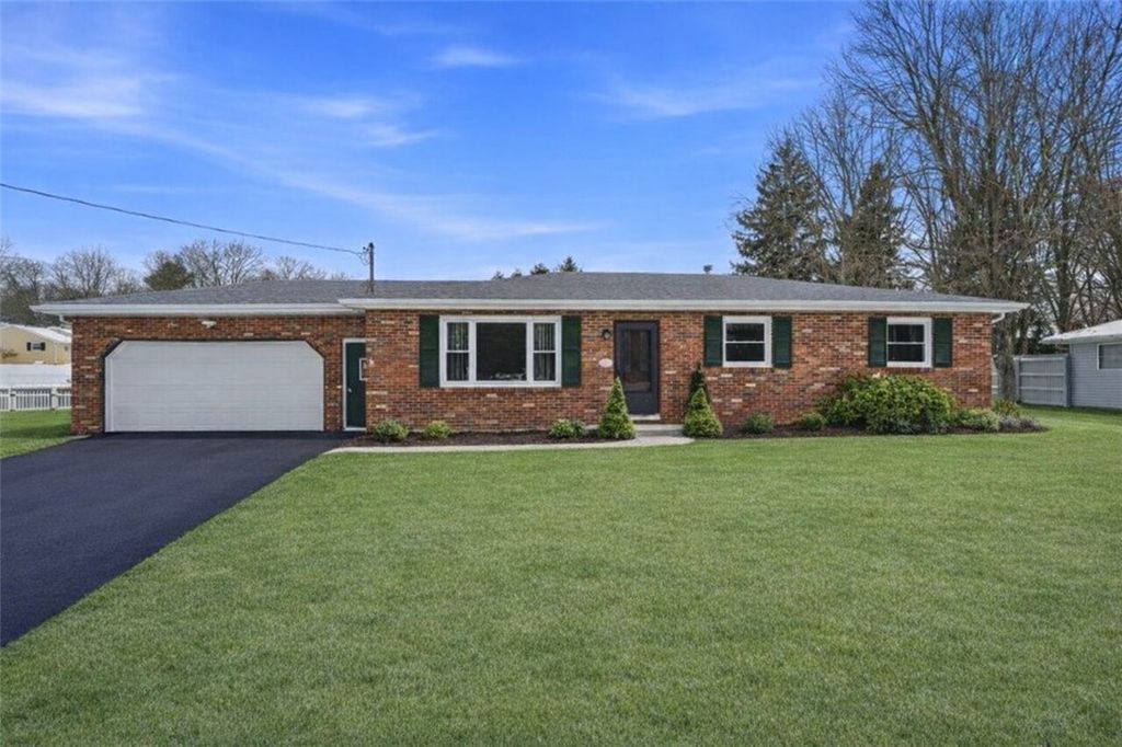 745 Robertson Road, Hermitage, PA 16148