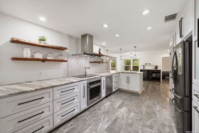 1827 PALACE DR, New Braunfels, TX 78130