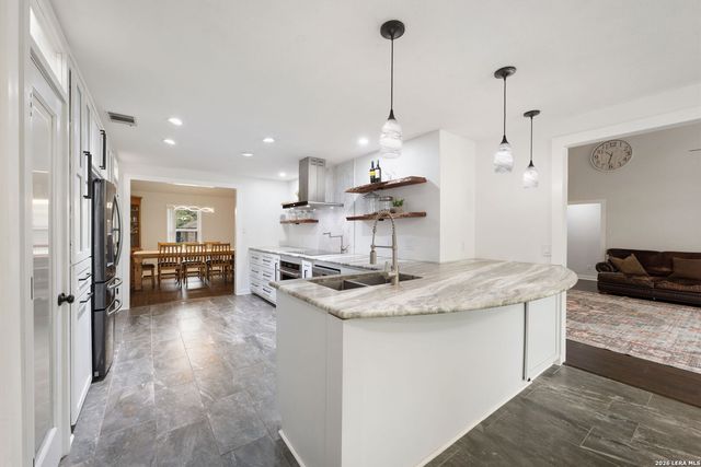 1827 PALACE DR, New Braunfels, TX 78130