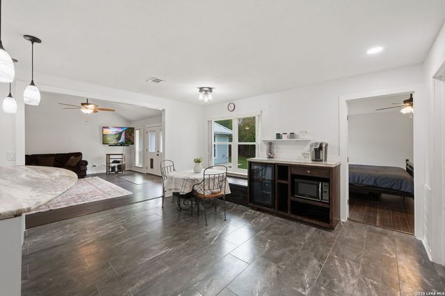 1827 PALACE DR, New Braunfels, TX 78130