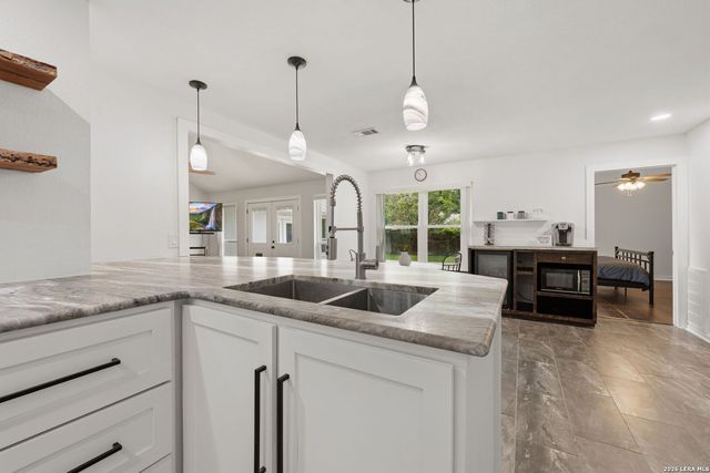 1827 PALACE DR, New Braunfels, TX 78130