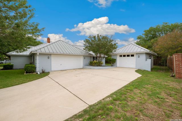 1827 PALACE DR, New Braunfels, TX 78130