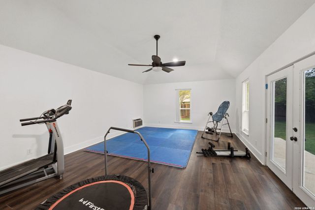 1827 PALACE DR, New Braunfels, TX 78130