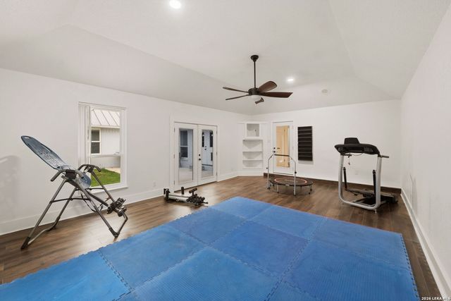 1827 PALACE DR, New Braunfels, TX 78130