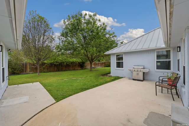 1827 PALACE DR, New Braunfels, TX 78130