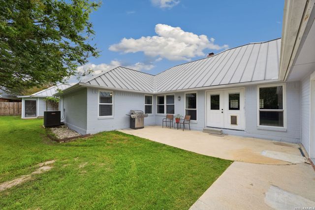 1827 PALACE DR, New Braunfels, TX 78130