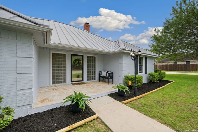 1827 PALACE DR, New Braunfels, TX 78130