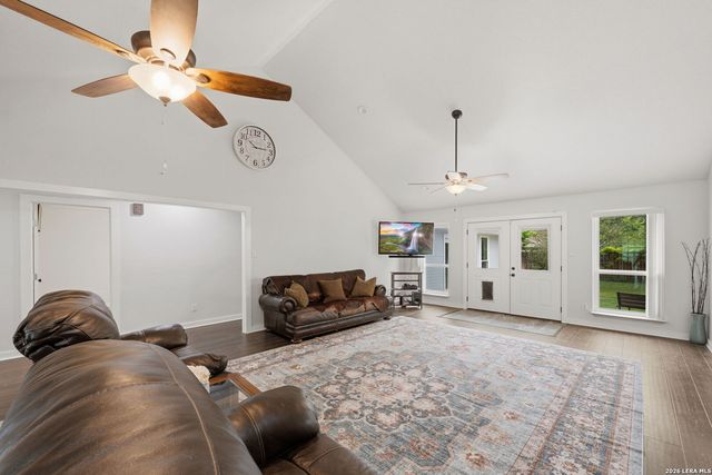 1827 PALACE DR, New Braunfels, TX 78130