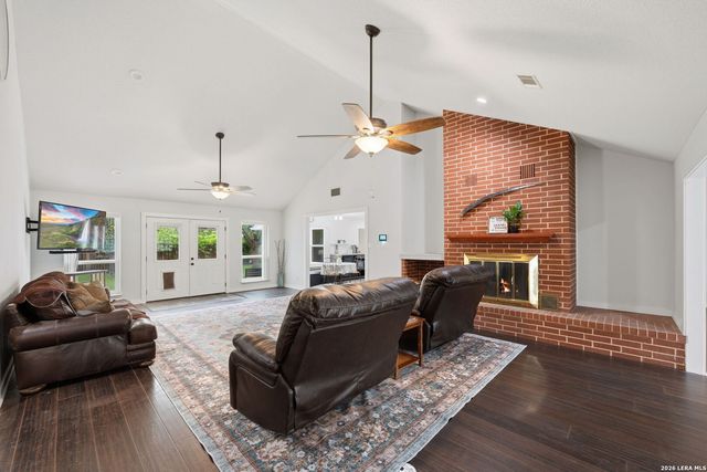 1827 PALACE DR, New Braunfels, TX 78130