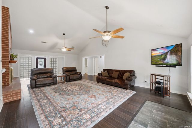 1827 PALACE DR, New Braunfels, TX 78130