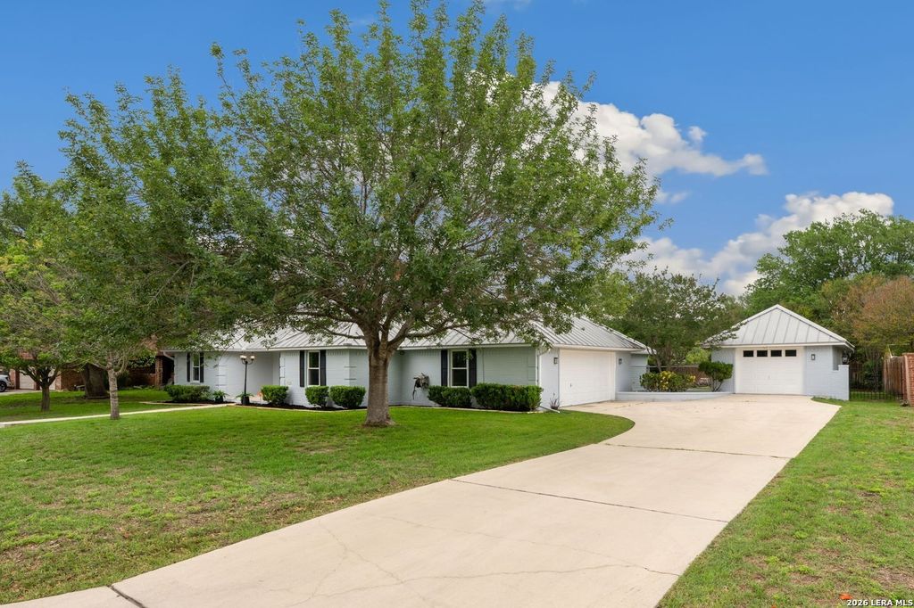 1827 PALACE DR, New Braunfels, TX 78130