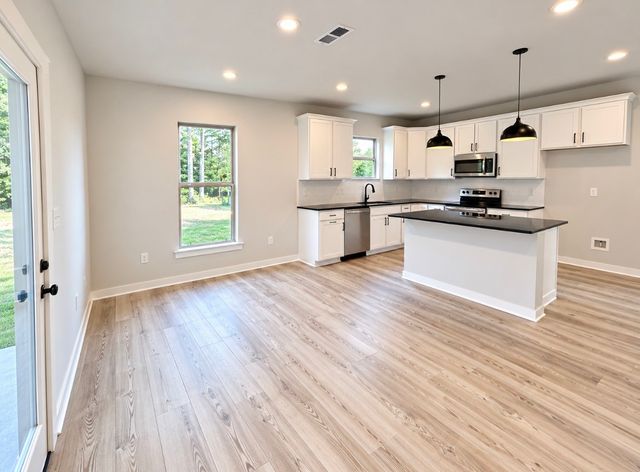 110 Florence Cove, Burns, TN 37029