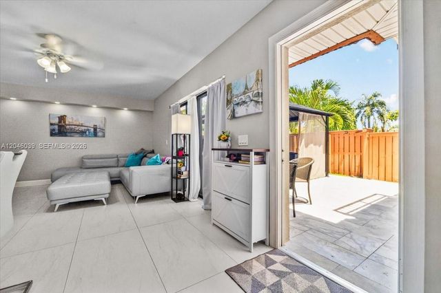 2891 SW 11th Pl, Deerfield Beach, FL 33442