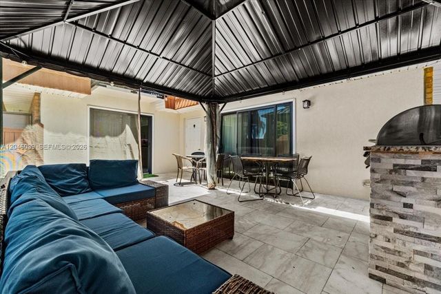 2891 SW 11th Pl, Deerfield Beach, FL 33442
