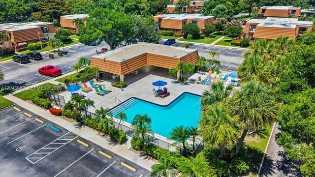 2891 SW 11th Pl, Deerfield Beach, FL 33442