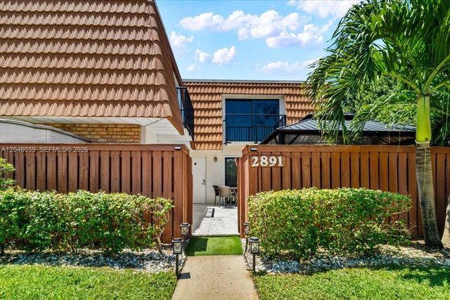 2891 SW 11th Pl, Deerfield Beach, FL 33442
