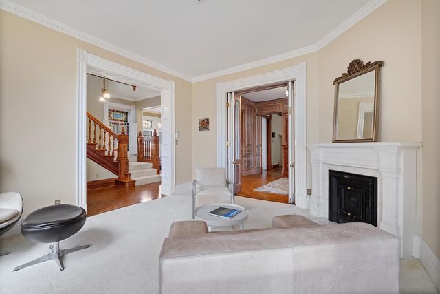 422 Laurel Avenue, Saint Paul, MN 55102