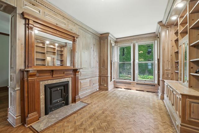 422 Laurel Avenue, Saint Paul, MN 55102