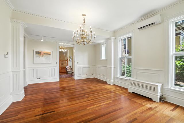 422 Laurel Avenue, Saint Paul, MN 55102