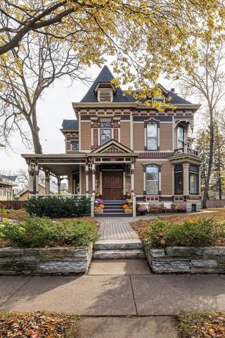 422 Laurel Avenue, Saint Paul, MN 55102