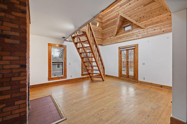 422 Laurel Avenue, Saint Paul, MN 55102