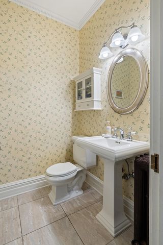 422 Laurel Avenue, Saint Paul, MN 55102