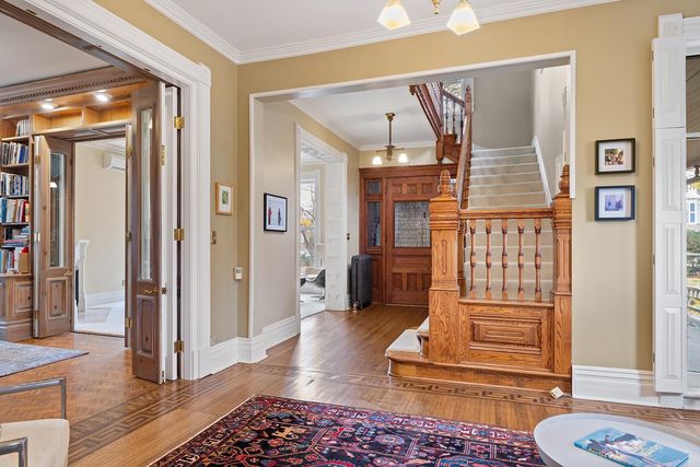 422 Laurel Avenue, Saint Paul, MN 55102