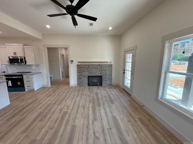 14 Odessa Davis Drive, Greenbrier, AR 72058