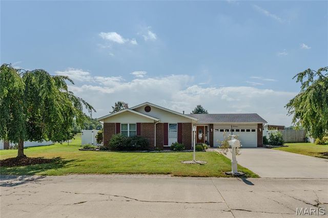 13 Blue Spruce Court, Granite City, IL 62040
