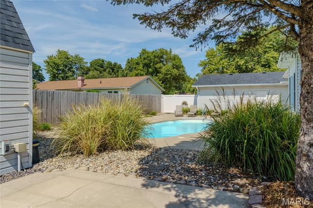 13 Blue Spruce Court, Granite City, IL 62040