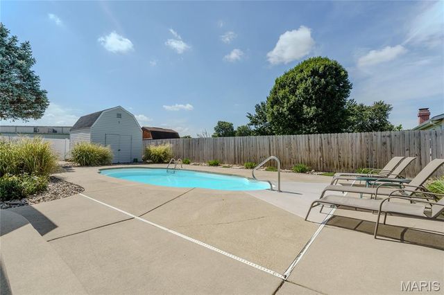 13 Blue Spruce Court, Granite City, IL 62040