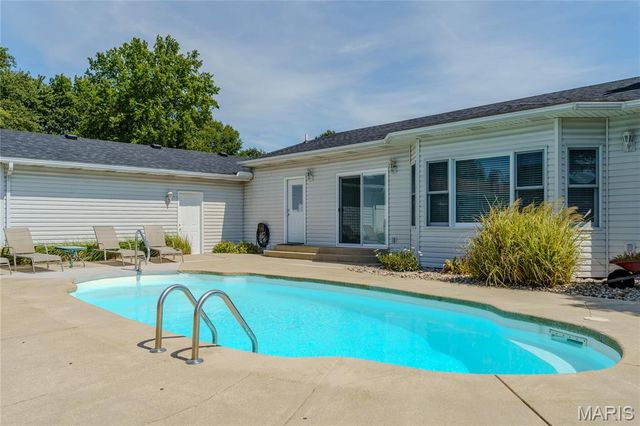 13 Blue Spruce Court, Granite City, IL 62040