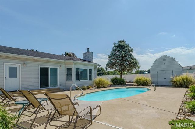 13 Blue Spruce Court, Granite City, IL 62040