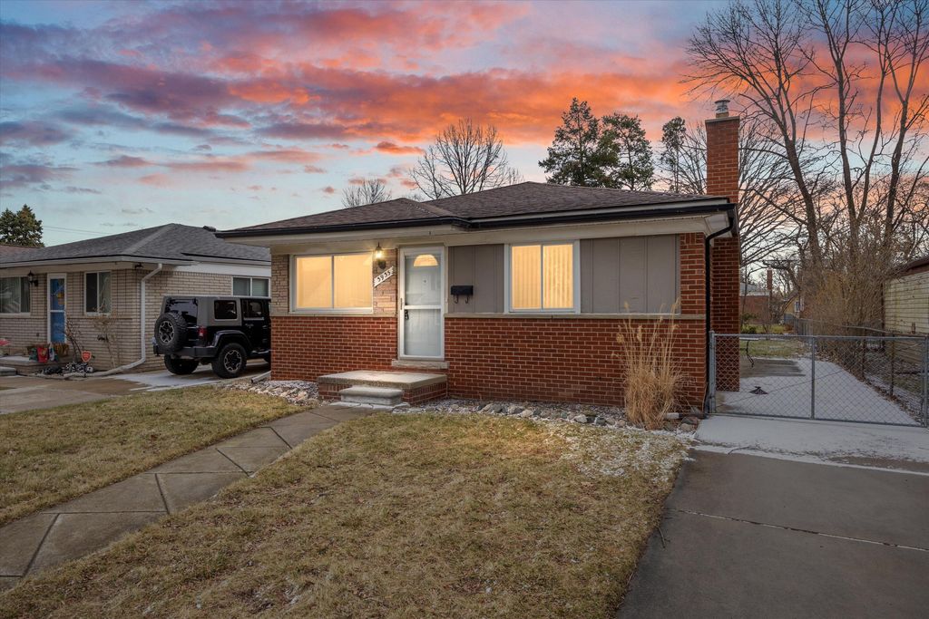 3935 Campbell Street, Dearborn Heights, MI 48125