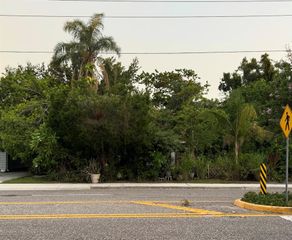 600 38TH AVENUE N, St Petersburg, FL 33704