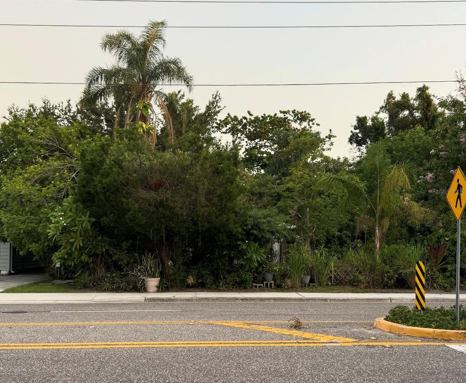 600 38TH AVENUE N, St Petersburg, FL 33704