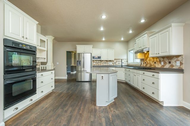 315 Turnberry Drive, Norwalk, IA 50211