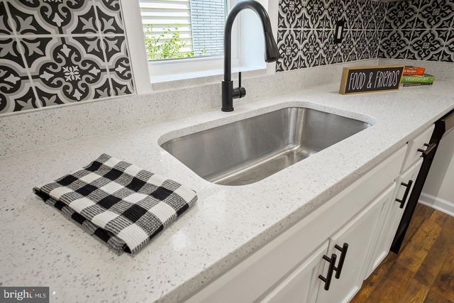 243 N LOCUST ST, Hagerstown, MD 21740