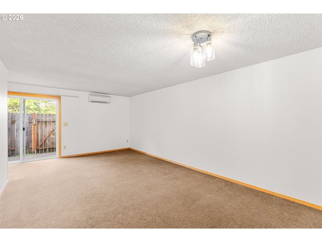 3305 E VITTORIA Way 6, Newberg, OR 97132