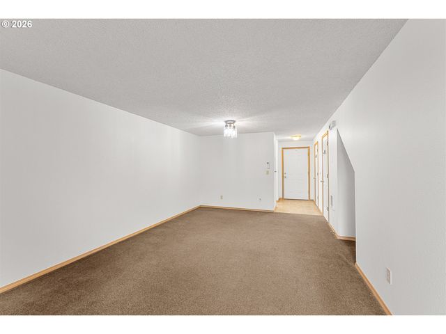 3305 E VITTORIA Way 6, Newberg, OR 97132