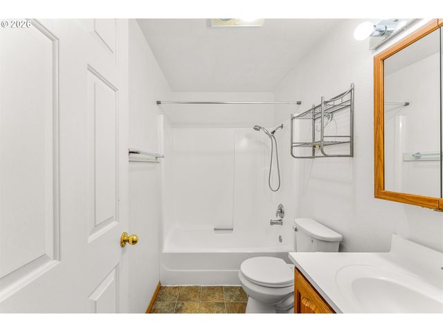3305 E VITTORIA Way 6, Newberg, OR 97132