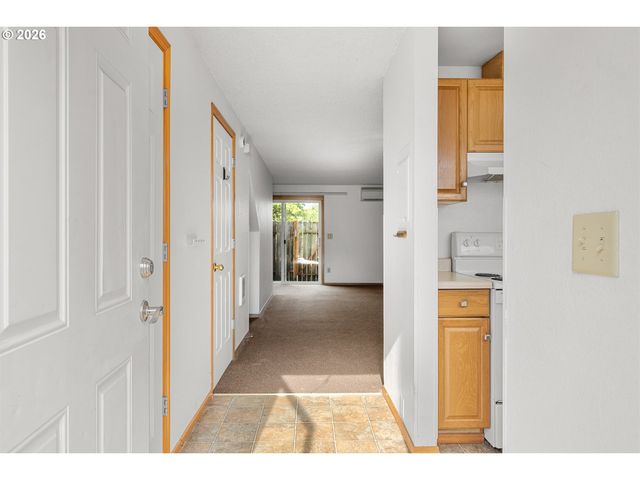 3305 E VITTORIA Way 6, Newberg, OR 97132