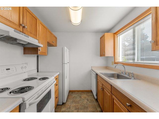 3305 E VITTORIA Way 6, Newberg, OR 97132