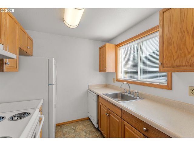 3305 E VITTORIA Way 6, Newberg, OR 97132