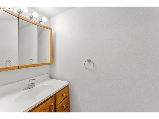 3305 E VITTORIA Way 6, Newberg, OR 97132