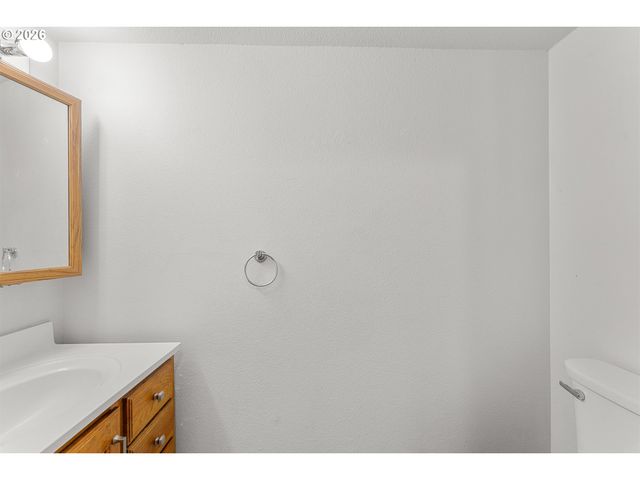 3305 E VITTORIA Way 6, Newberg, OR 97132