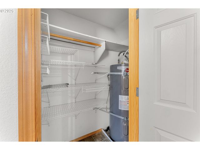 3305 E VITTORIA Way 6, Newberg, OR 97132
