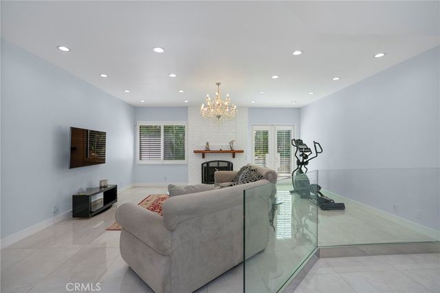 24523 Park Granada, Calabasas, CA 91302
